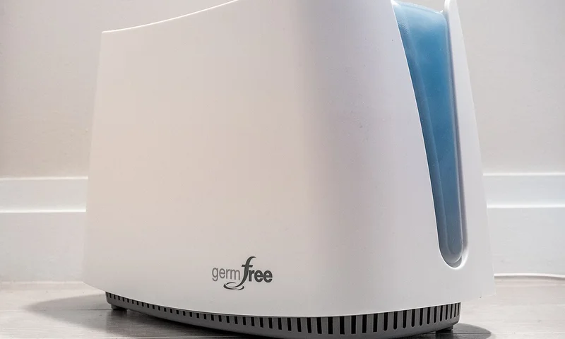 Home humidifier for indoor humidity control