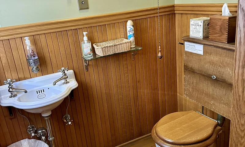 Bathroom tile flooring and finishes
